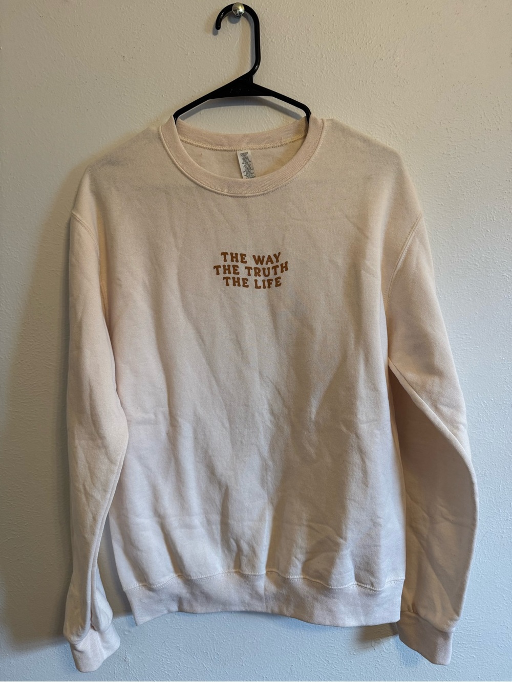 Cream Crewneck Sweatshirt with Chest Graphic